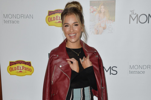Jessie James Decker has sent a supportive message to new moms