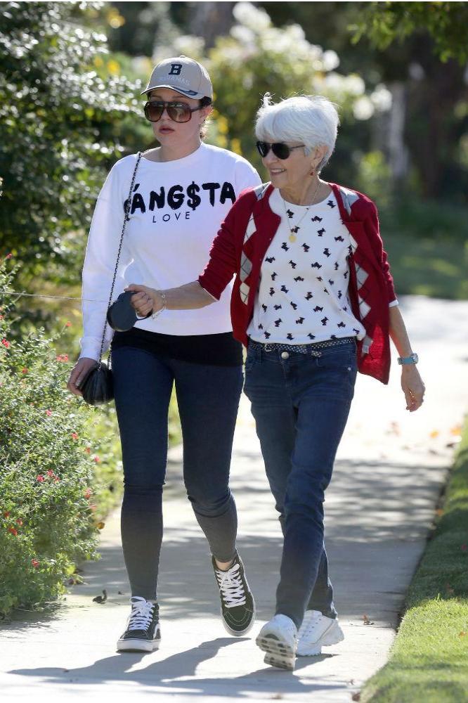 Amanda Bynes with her mother