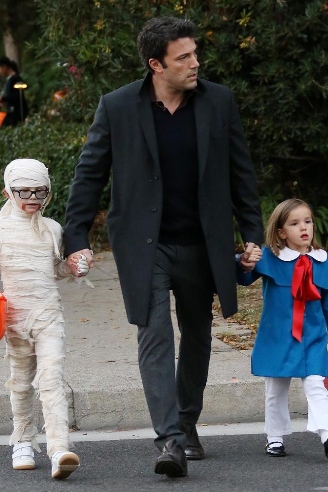 Ben Affleck with his daughters