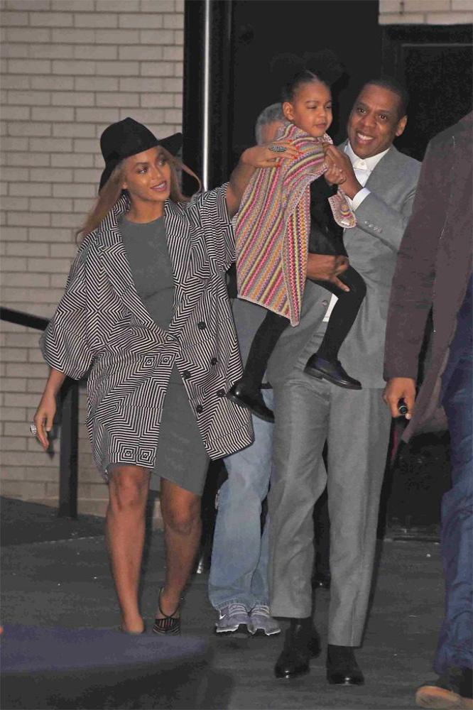 Beyonce, Jay Z and Blue Ivy  house hunting