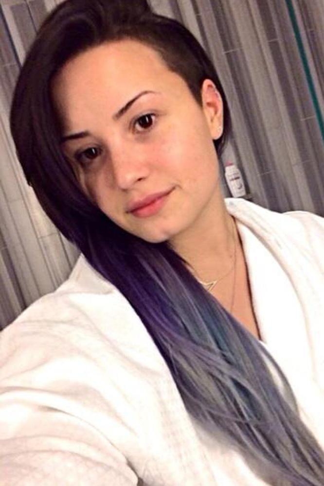 Demi Lovato's purple hair (c) Twitter