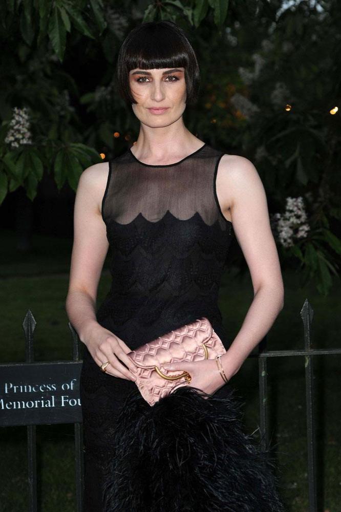 Erin O'Connor looks sleek in her black dress