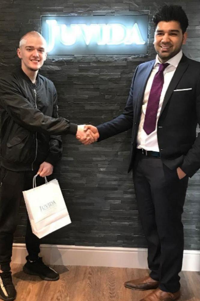 George Sampson and his hair transplant surgeon (c) Twitter