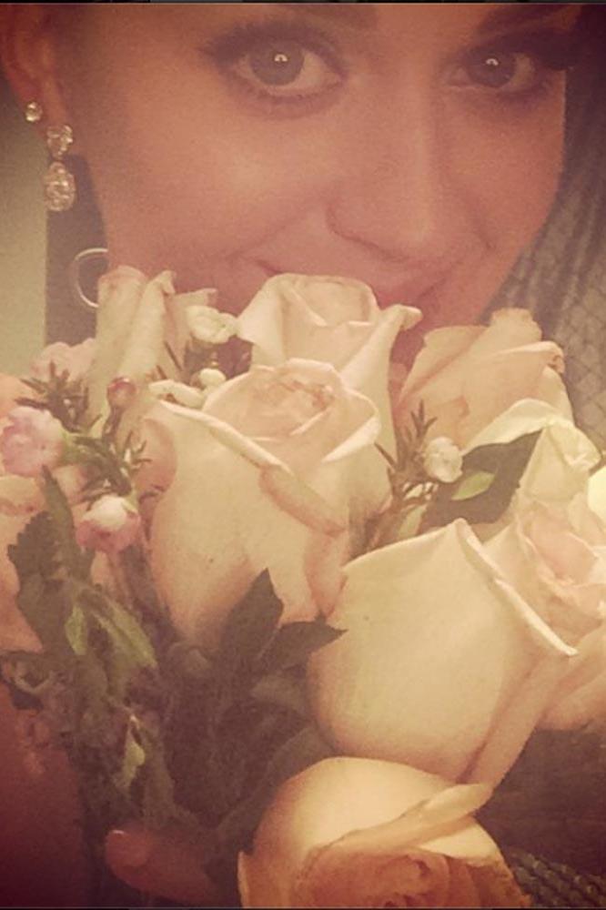 Katy Perry with the wedding bouquet (c) Instagram