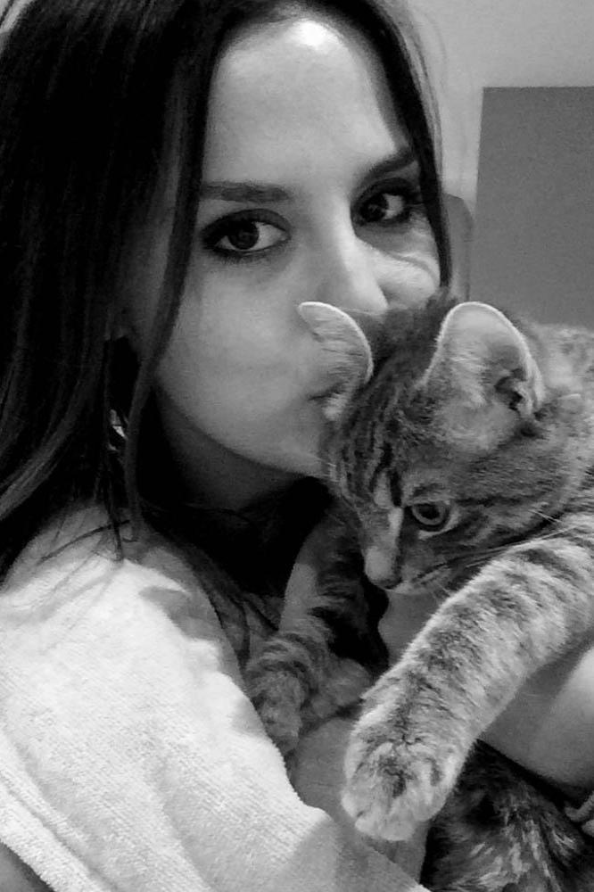 Lucy Watson poses for her #MyBigCatSelfie with pet Darcy