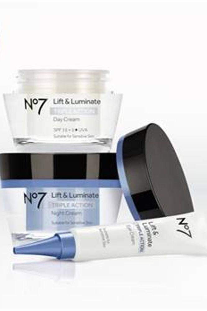 No 7 Lift and Luminate Triple Action capsule