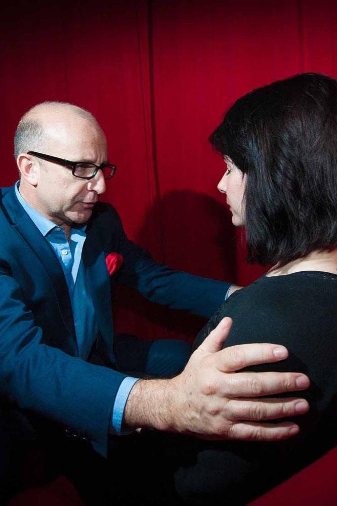 Paul McKenna performing the Holiday Hypnosis