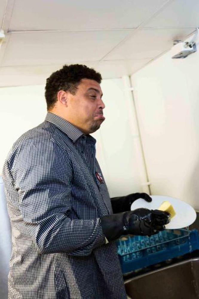 Ronaldo doing the washing up