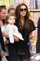 Beckham  Daughter on Victoria Beckham With Daughter Harper