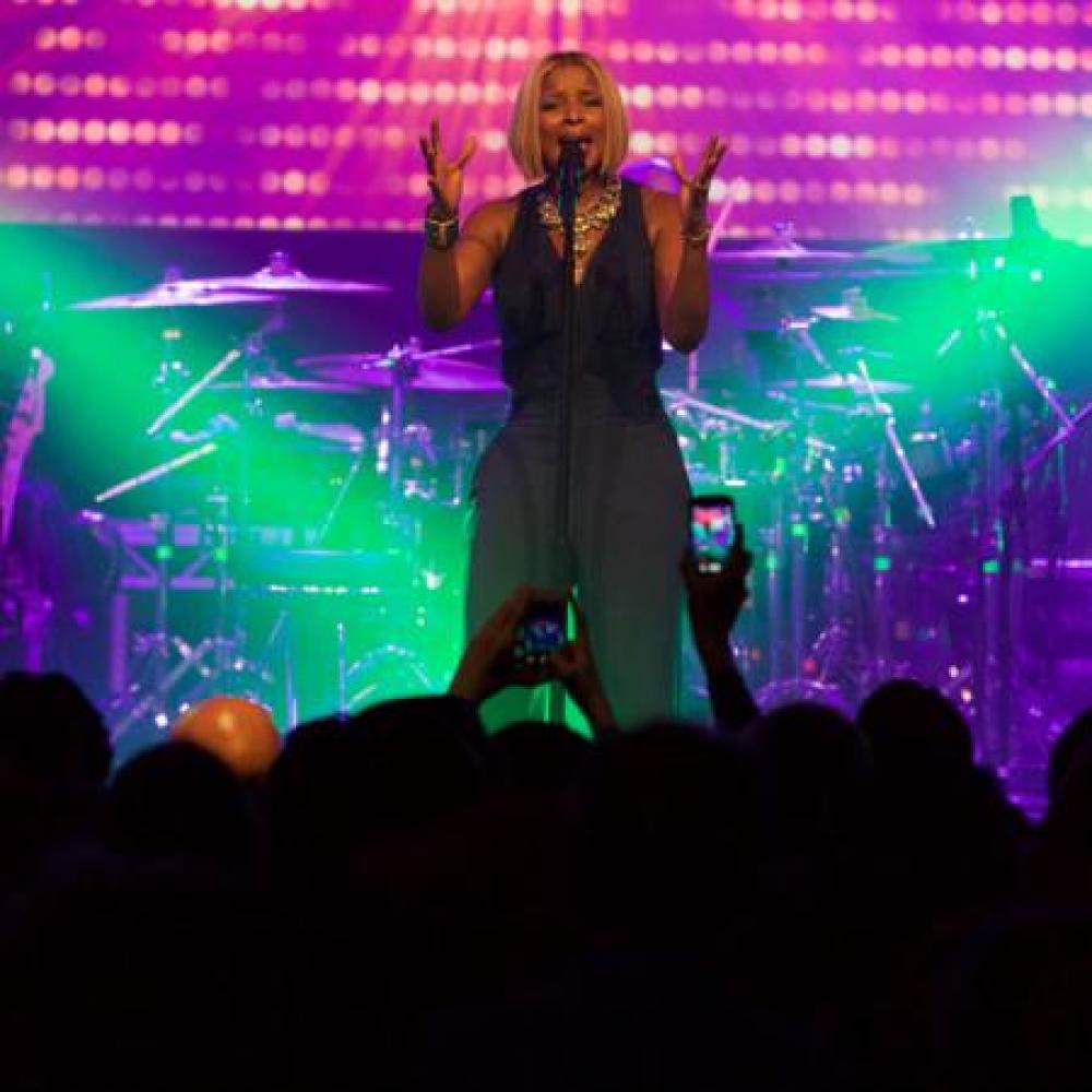 Mary J. Blige performing at MasterCard Priceless Surprises gig