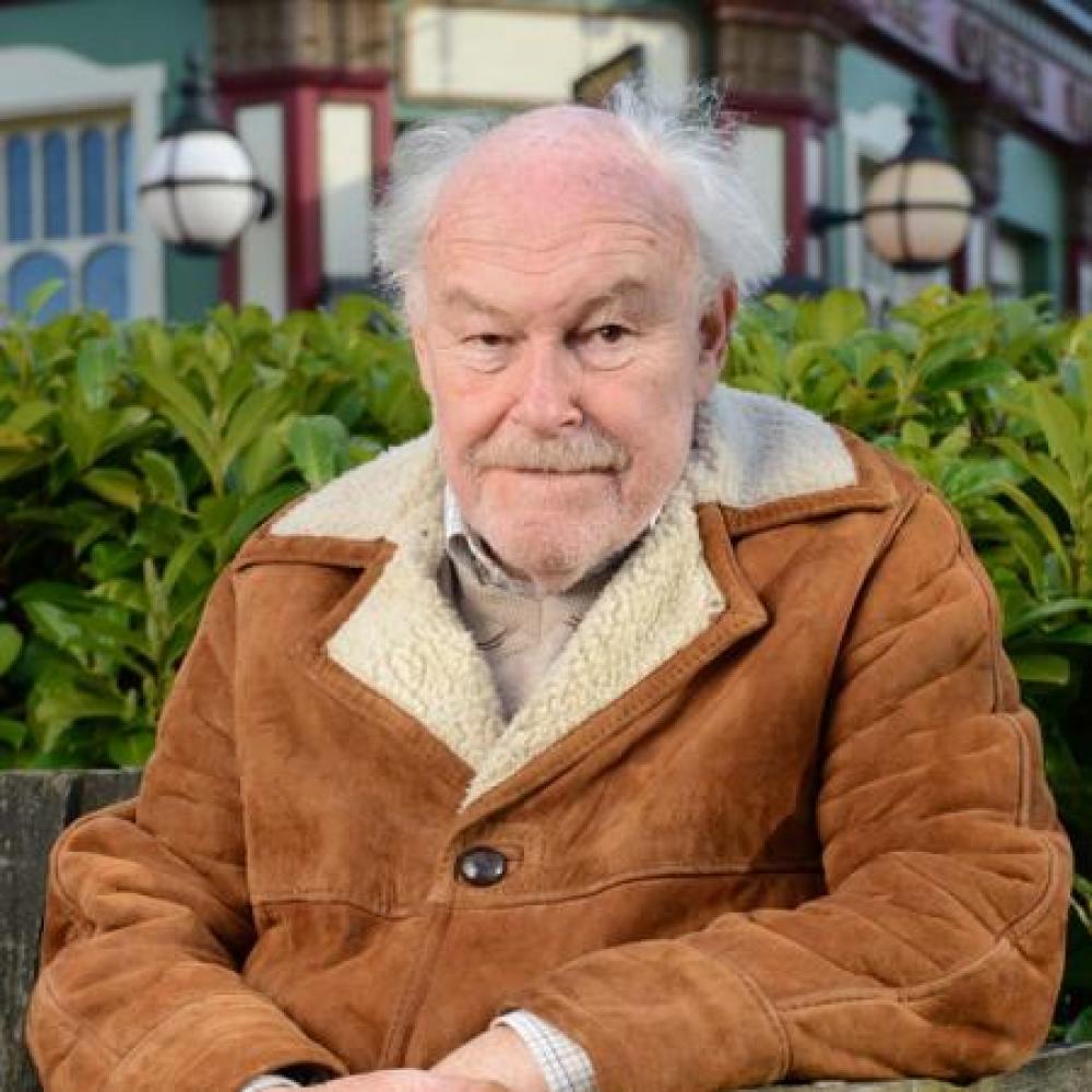 Timothy West as Stan Carter