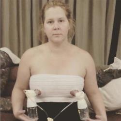 Amy Schumer breast pumping (c) Instagram 