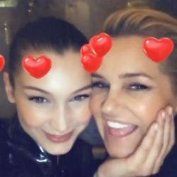 Bella and Yolanda Hadid (c) Instagram
