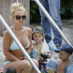 Britney Spears and sons (c) Instagram