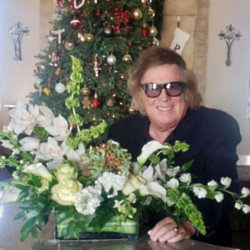 Don McLean gets a floral gift and note from Taylor Swift