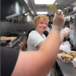 Ed Sheeran served hot dogs (c) Instagram