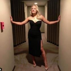 Elisabeth Moss heading to the Emmys (c) Instagram
