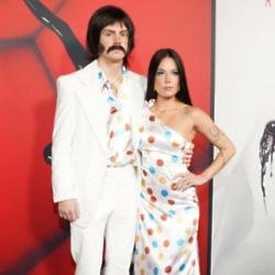 Evan Peters and Halsey as Sonny and Cher 