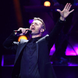 Gary Barlow has encouraged other artists to get back on the road