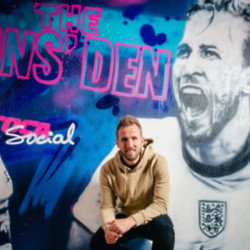 Harry Kane and Leah Williamson unveil striking mural of themselves at TOCA Social