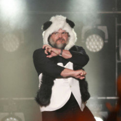 Jack Black dresses up as Kung Fu Panda to accept the MTV Comedic Genius Award