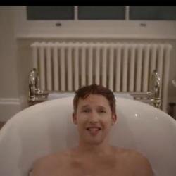 James Blunt in the bath (c) Twitter