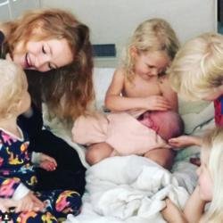 James Van Der Beek's newborn with family (c) Instagram 