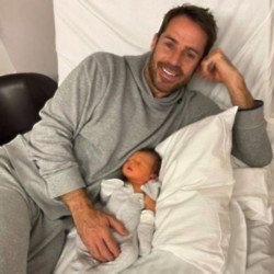 Jamie Redknapp and his newborn son Raphael (c) Instagram/JamieRedknapp