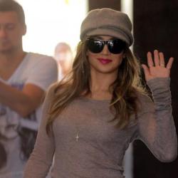 Jennifer Lopez shows that a peak hat can be stylish