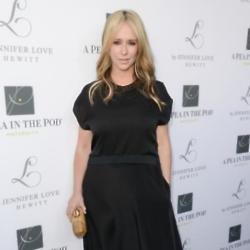 Jennifer Love Hewitt loves to go to Zumba with her little girl