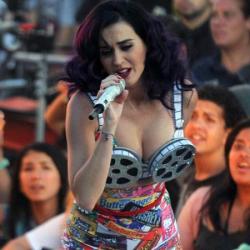 Katy Perry performed at her première in this interesting outfit