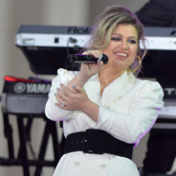 Kelly Clarkson's kids want her to reunite with her ex-husband