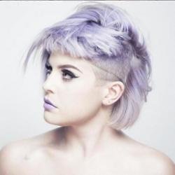Kelly Osbourne is embracing pastels with her hair