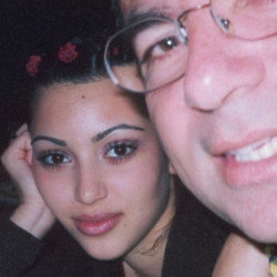 Kim Kardashian with her late dad Robert in 1998 (C) Instagram/Kim Kardashian