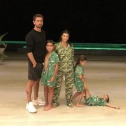 Scott Disick, Kourtney Kardashian and their three children (c) Instagram
