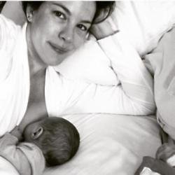 Liv Tyler breastfeeding