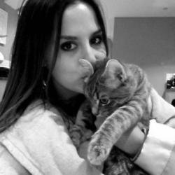 Lucy Watson poses for her #MyBigCatSelfie with pet Darcy