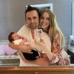 Matt Bellamy, Elle Evans and their daughter (c) Instagram