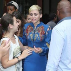 Miley Cyrus looks chic in cobalt blue