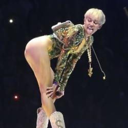 Miley Cyrus twerking on stage