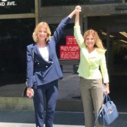 Mischa Barton and her lawyer (c) Twitter