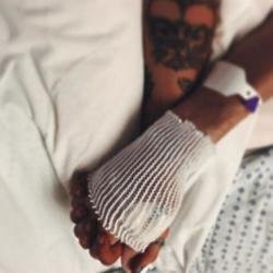 Paris Jackson holding Joe Jackson's hand (c) Instagram