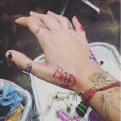 Paris Jackson's hand (c) Instagram