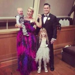 Pink and her family (c) Instagram
