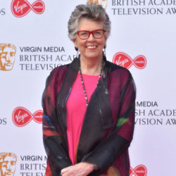 Dame Prue Leith tries to settle a Victoria sponge debate with Paul Hollywood