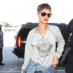 Rihanna Blows Chris Brown a Kiss at Courthouse – Is She Crazy?