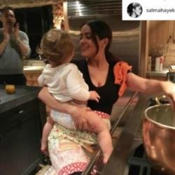 Salma Hayek cooking for Ryan Reynolds (c) Instagram/Salma Hayek