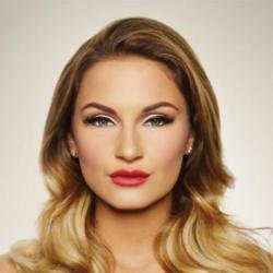 Sam Faiers wearing Lashes By Samantha 
