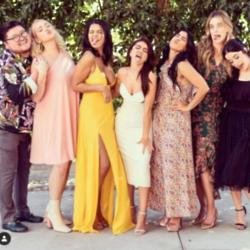 Sarah Hyland and her 'bride tribe' (c) Instagram
