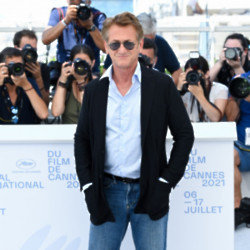 Sean Penn is trying to help Ukrainian refugees